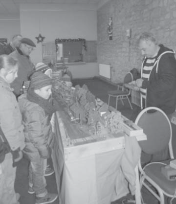 Weihnachtsmarkt durch Bürgermeister Jürgen Ludwig und den Schülern der Grundschule Wansleben eröffnet.