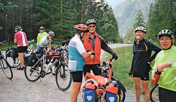 Als ich vor einigen Jahren begonnen hatte, auch Radwochen im Alpenraum zu führen, ließ mich der Wunsch nicht mehr los, mit dem Fahrrad den Alpenhauptkamm von Nord nach Süd zu überqueren.