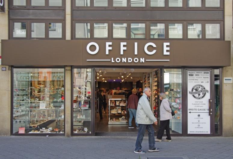 In der Breiten Gasse eröffneten Office London und Apollo ihre neuen Stores NÜRNBERGS CITY: TOPLAGEN MIT ENTWICKLUNGSPOTENZIAL Nürnberg besitzt aus Einzelhandelssicht eine der attraktivsten