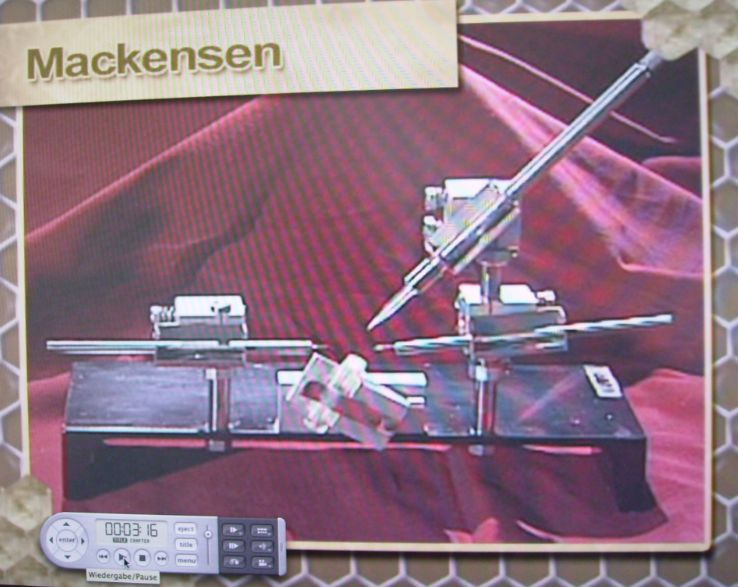 6 Das MACKENSEN - Instrument stellt ein wesentlich verbessertes Gerät dar. Es ist der Prototyp, an dem dem sich später die meisten orientieren.