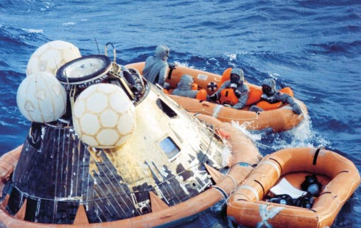 NASA BEMANNTE RAUMFAHRT TEIL 1 Die Kommandokapseln der Apollo-Raumschiffe brachten alle Astronauten heil vom Mond zur Erde zurück.