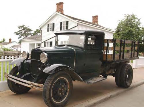 Das Modell besteht aus vier Einheiten: Motor, Wagengerüst, Vorderachse und Hinterachse und steckt voller Innovationen: So lässt Henry Ford erstmals den Vierzylinder- Reihen-Motor aus einem einzigen