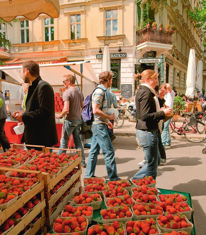 Spaziergänge 16 Spaziergang 1 Rund um die Wiege der Hauptstadt................... 16 Das Nikolaiviertel in Berlin-Mitte Spaziergang 2 Flaniermeile Unter den Linden.