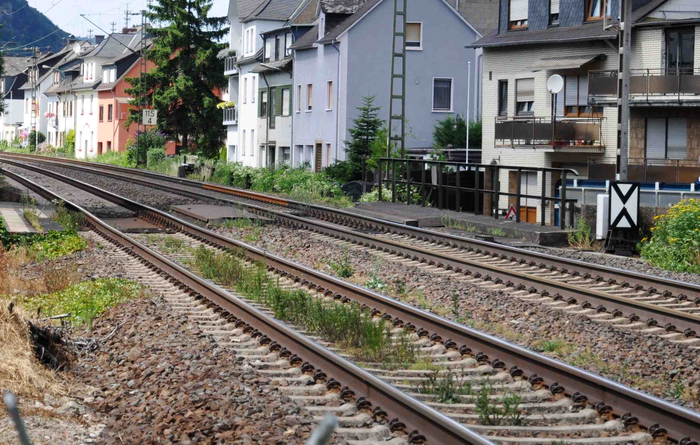 Bild 5: Orte im engen Mittelrheintal wie Bad Salzig sind dem höllischen Eisenbahnlärm