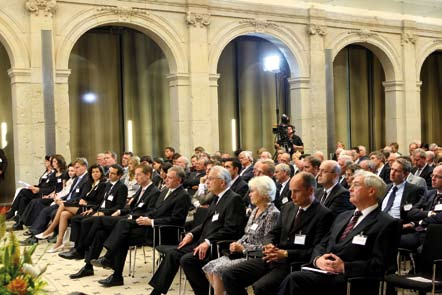 Das Auditorium der 8. Max-Weber-Preisverleihung während der Rede von Prof. Dr. Josef Wieland umgekehrt die Unternehmen eben auch Stakeholder der Gesellschaft sind.