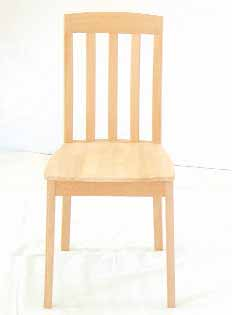 Massiver Sessel mit ergonomisch geformter, leicht nach hinten geneigter Sitzmulde. Sessel werden mit Filzgleitern geliefert.