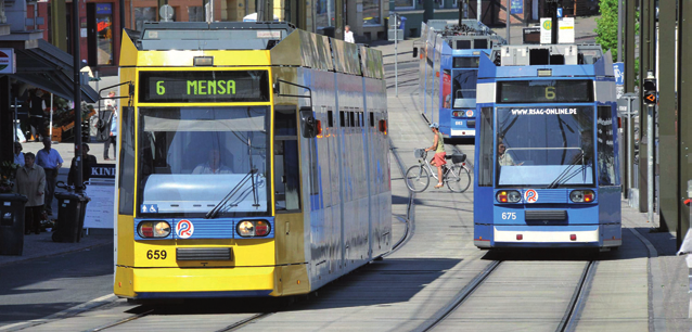 Sehr geehrte Fahrgäste, die Fahrzeugfl otte und das Streckennetz der Rostocker Straßenbahn AG gehören zu den modernsten in Deutschland.