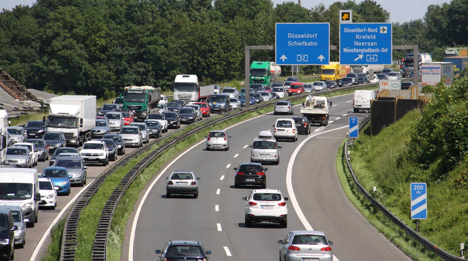Problem Straße Funktionen der Autobahnen um Mönchengladbach Grenzüberschreitende Güterverkehre zwischen Rotterdam / Antwerpen und den Chemiestandorten Köln und Ludwigshafen A 61 Schwerlastroute Süd-/