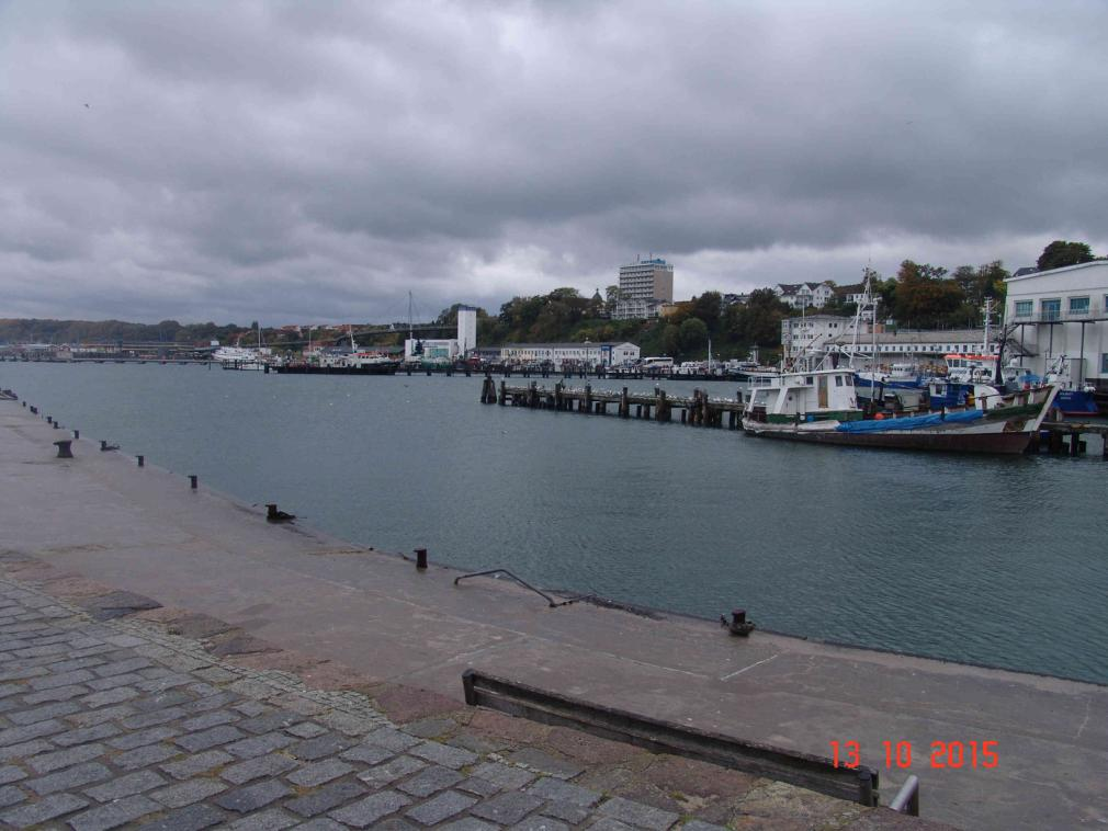 Die Hafengebäude wurden zu einem Fischereimuseum (mit dem ehemaligen Kutter Havel und einem ehemaligen britischen U-Boot) und