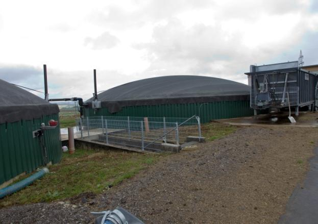 9. Ausbau der Bioenergie Beispiel: landwirtschaftliche Biogasanlage Biogasanlage auf einem Bauernhof mit