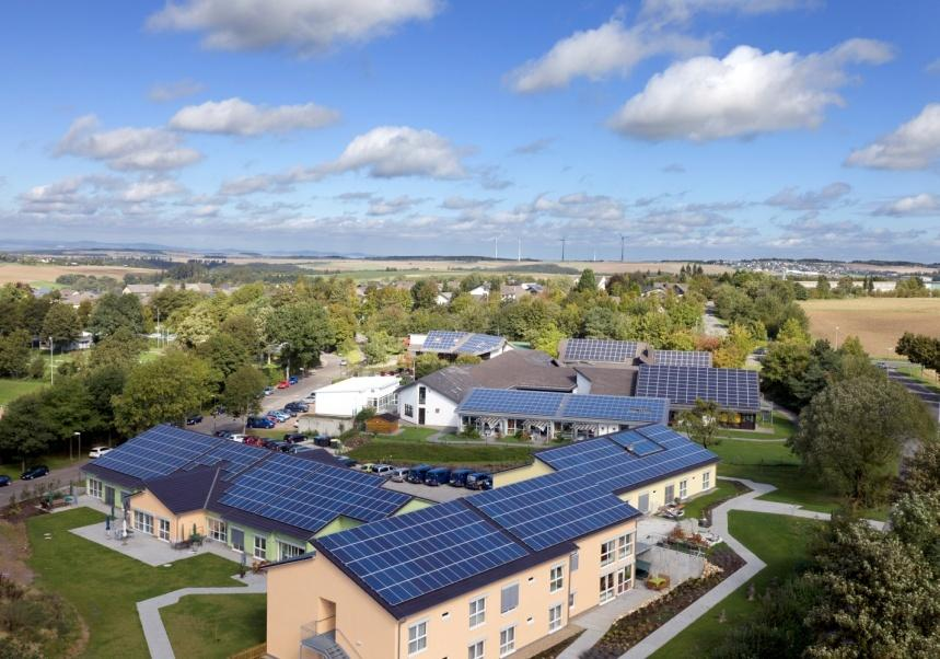 2011: 366 kwp Erste Photovoltaikanlage: Theodor-Heuss-Schule 35 kwp Theodor-Heuss-Schule