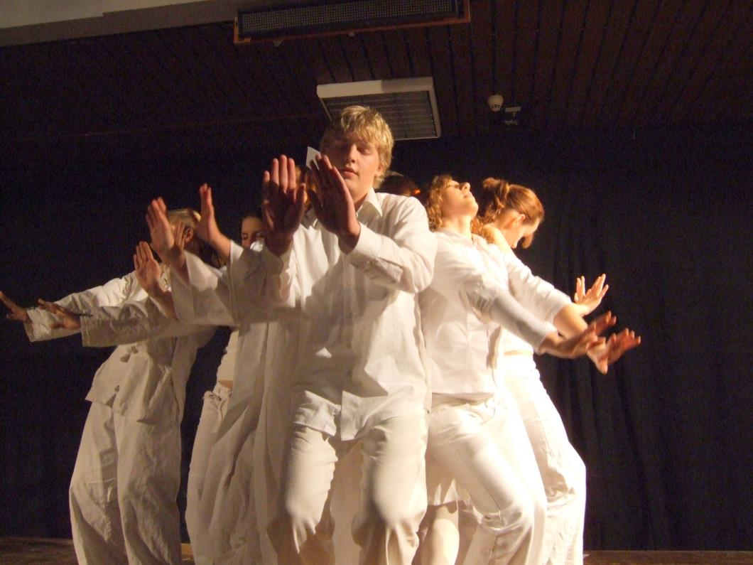 DS-Abende: Dezember 2006 die Theater-AG der Klassen 6-10 zeigt Schräge und schwarze Märchen unter Leitung von B. Hahn-Setzer und M.