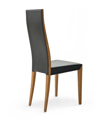Chaise avec structure en hêtre naturel ou teinté noyer canaletto, cerisier, wenghè, ou laquée blanc ou noir.