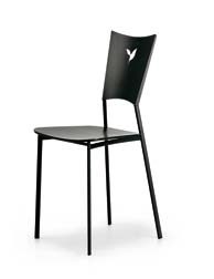 Stuhl mit Gestell und Rücken aus mat weiß, graphit oder rot lackiertem Stahl. Sitz aus MDF, Farbton laut Gestell.