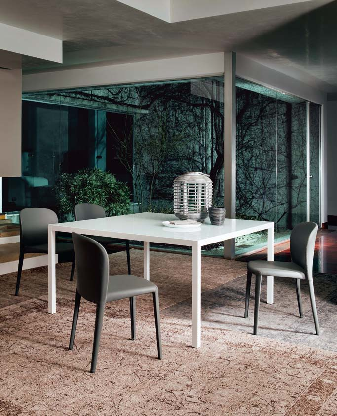 Design Stc Studio Tavolo con struttura in alluminio o alluminio verniciato bianco, graphite o nero opaco.