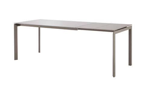 verniciato grey, graphite o oyster con prolunghe in MDF formicato in tinta. Extendible table with frame and base in white, black, grey, graphite, mat oyster varnished steel or in chromed steel.