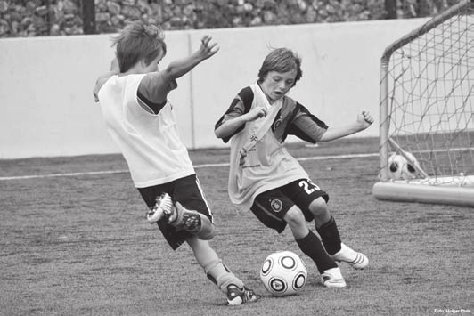 11 Vorankündigung - Fußballcamp 2010 2. Fußball-Camp in Schlins mit Juniorentrainern aus deutschen Bundesliga- Vereinen 12. bis 16.