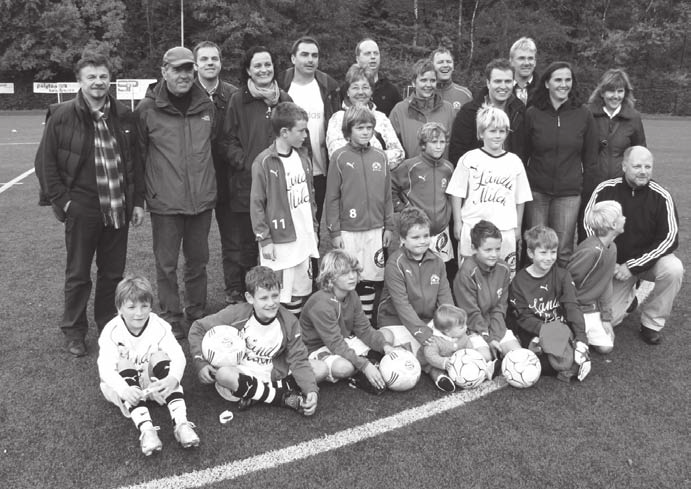 Was geschah 6 im Nachwuchsbereich In der Nachwuchsabteilung des ERNE FC Schlins werden zurzeit rund 140 Kinder und Jugendliche von 11 Trainerinnen und Trainer in 9 Nachwuchsmannschaften betreut.