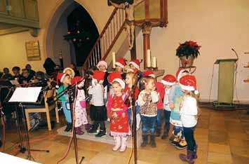 2017 Winterkinder Weihnachtsfreude 2016 Seit über 10 Jahren gestalten die Schüler und Jugendlichen des Akkordeonorchester Weissacher Tal und die Kinder der Singenden Tanzmäuse Kurse das musikalische