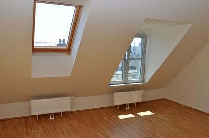 Der Ausbau eines Dachgeschosses ist aufgrund seiner unterschiedlichen Bauteile