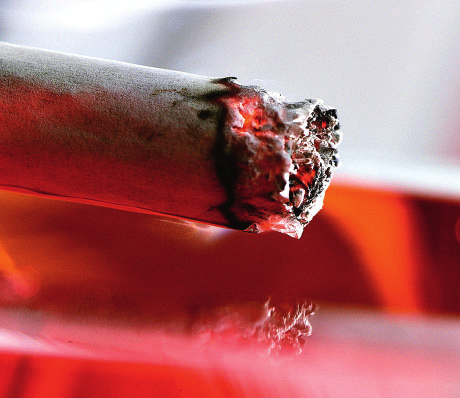 Auf die Gesundheit der Bevölkerung hat der Tabakkonsum verheerende Auswirkungen. In Deutschland sterben jährlich zwischen 100.000 und 140.000 Menschen an tabakbedingten Krankheiten.