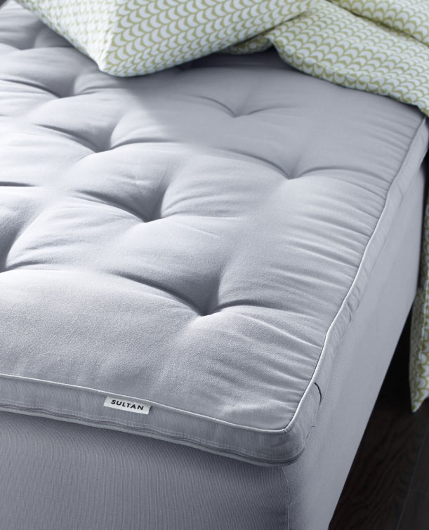 Matratzenauflagen i-tüpfelchen für deinen schlafkomfort. Eine Matratzenauflage ist deinem Körper beim Schlafen am nächsten. Darum ist es wichtig, dass sie all deine Wünsche erfüllt: fest oder weich.
