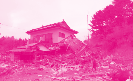 Toshi FUJIWARA Cinema No MaN s Zone 24 Seit rund einem Jahr erreicht uns aus Japan eine Flut von Berichten und Informationen, die versuchen, die beispiellose Katastrophe einzuordnen.
