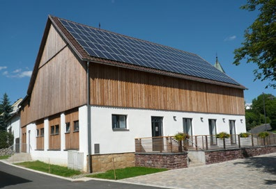 Die neue Gemeinschaftsstätte hat die Gemeinde von dem Eigen tümer des landwirtschaftlichen Anwesens für 30 Jahre gepachtet.