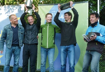 Sebastian Frohn, Hennig Osthoff und Jörg Reinhardt mit einer Zeit von 5:21 Stunden den ersten Platz in ihrer Männerklasse und damit den Gesamtsieg erzielen.