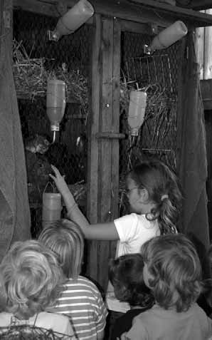 1/2006 en. Es wäre schön gewesen, wenn der Bauer die Kühe mit den Händen gemolken hätte und die Kinder es hätten probieren können, aber durch die Technik hat sich eben alles verändert.