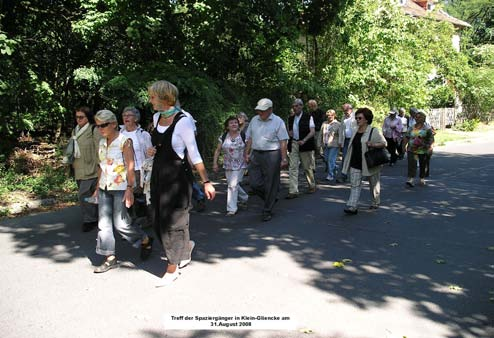 Bei schönstem Sommerwetter trafen sich 21 Spaziergänger zum Sommerlichen Spaziergang durch Klein-Glienicke.