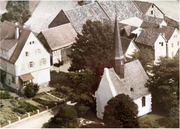 eingeschränkt genutzt werden. Das Feuerwehrhaus (Baujahr 1971, Flachbau) ist stark sanierungsbedürftig, es passt nicht in das historische Dorfbild.