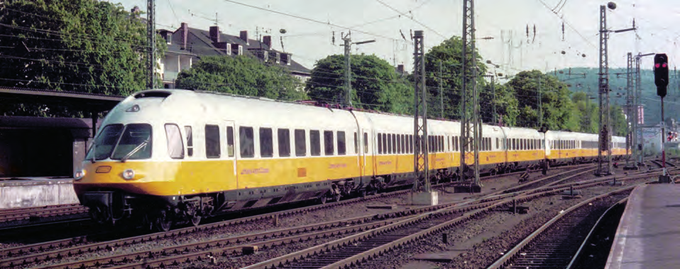 Bis 1993 standen die Triebwagen für die Lufthansa im Einsatz. Die zu hohen Kosten für die anstehende Revision beendeten die Einsätze.