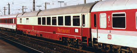 zu beleben. Man behielt die traditionelle Touristenroute längs des Rheins bei und wählte den legendären international geschätzten Namen Rheingold für den Zug.