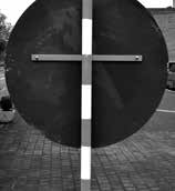 In unserer Kirche in Hannover haben wir selbstverständlich ein Kreuz es ist geformt wie ein Plus und hebt sich so wohltuend ab von vielen herkömmlichen Kreuzen.