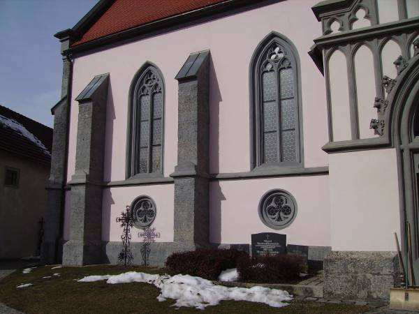 8: Pfarrkirche Weistrach Südansicht