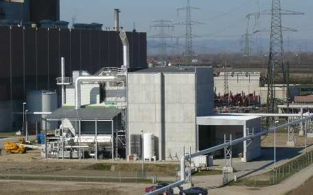 Versuchsanlage für Vorschaltanlage Dürnrohr (Österreich 2006-2008) Die Anlage dient zur Erprobung der Entgasung von Stroh und Verbrennung von Pyrolysegas, Pyrolysekoks und Stroh Projektziel: