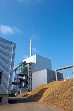 Biomassekraftwerk Heiligenkreuz (Österreich 2008-2009) Wirbelschichtfeuerung für Biomasse Erzeugung elektrischer Energie und Prozessdampf 48 MW Brennstoffwärmeleistung Betreiber: Bewag und Begas