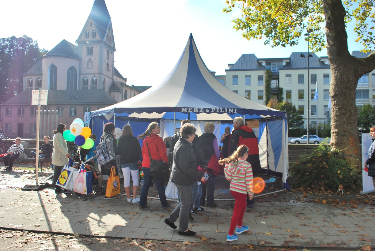 Das Erziehungsbüro rockt den Weltkindertag 2014 in Köln Erstmalige Präsenz des Erziehungsbüros beim Kinderfest am Kölner Rheinufer