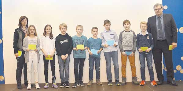 Geehrt wurden die Sieger des Grundschulwettbewerbs Handball Jugend trainiert für Olympia.