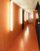 Mit Terrazzo-Optik und Farbvielfalt bringt die Verlaufsbeschichtung StoPur BB T 200 ästhetisches Bodendesign in die Räume.