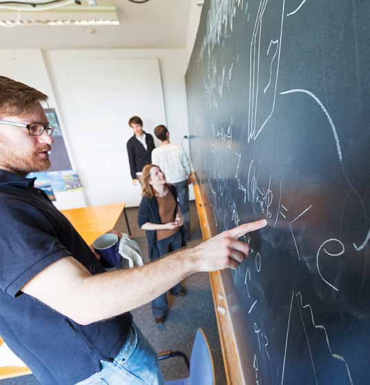 International Das Max-Planck-Institut Max Planck für Physik Research School (IMPRS) Wie wird man Doktorand am Max-Planck-Institut für Physik?