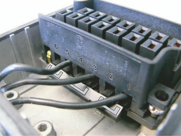 Elektrische Installation 5 Verbindung über integrierten Steckberbinder IS 5.2.