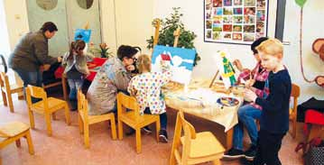 Kindertagesstätten 11 Malen mit Acrylfarbe An einem Samstag im März wurde es bunt im Familienzentrum Neuenkirchen.