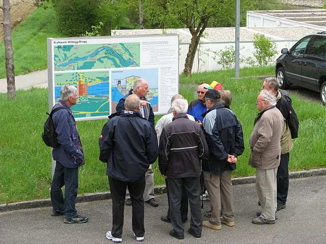 Wanderung entlang der Aare von Brugg nach Villnachern - Kraftwerk Wildegg/Brugg - Schinznach Bad - Essen im Badstübli - zurück nach Brugg.