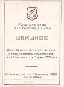 Die Gründungsurkunde Der Fanfarenzug im Frühjahr 1964 in Feuerwehruniform (von links) Fritz Range, Hans-Werner