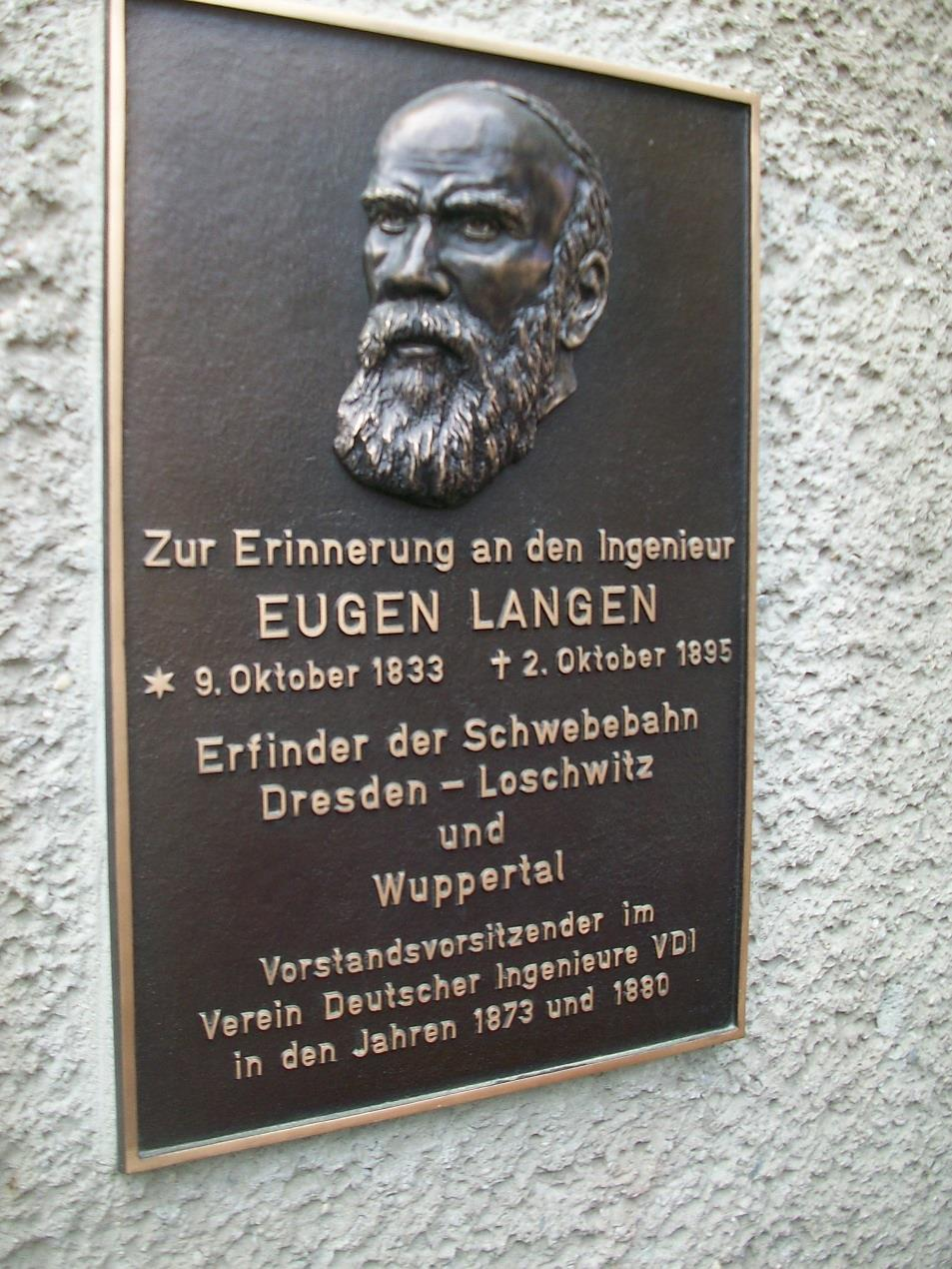 Gedenktafel an der unteren Station an den Konstrukteur der ersten Einschienen-Hängebahn, die es heute in vielen Varianten in vielen