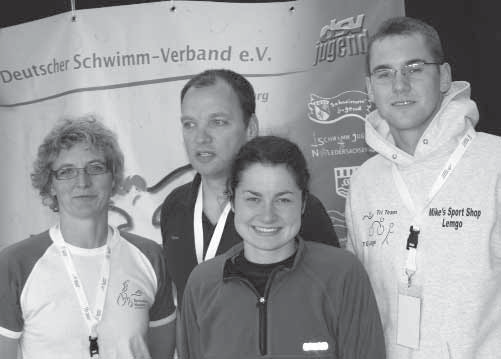 Julia Podzus beim Schmettern Besonders freute sich Trainer Thomas Nottebrock über die Leistung der jüngsten TG- Schwimmerin Lea Spellmeier, die im Jahrgang 1998 Silber über 100 m Rücken gewann.
