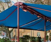 Auf einen Blick Lugano Opal Design Lux weinor Duofix Flexibel installierte Außengastronomie-Lösungen Funktion Textiler Sonnenschutz Textiler Regenschutz Beschattung bis Windstärke 5 (nach Beaufort)