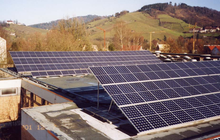 Solarstromanlage Gymnasium Technische Daten: Leistung: 63,24